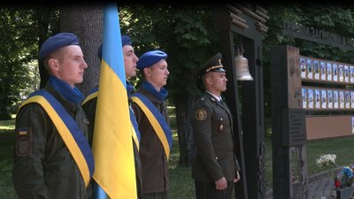 В Івано-Франківську вшанували пам'ять загиблих захисників України В Івано-Франківську вшанували пам'ять загиблих захисників України