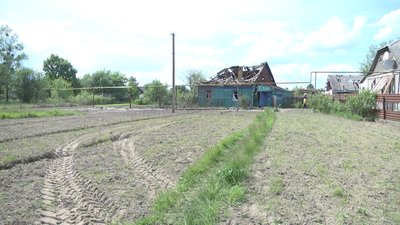 Жителі Коростеня на Житомирщині подають заявки на відшкодування за пошкоджене авіаударами житло Жителі Коростеня на Житомирщині подають заявки на відшкодування за пошкоджене авіаударами житло