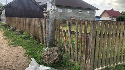На Рівненщині у лісовоза на ходу відлетіло бортове кільце та влучило у чоловіка. Він у лікарні На Рівненщині у лісовоза на ходу відлетіло бортове кільце та влучило у чоловіка. Він у лікарні