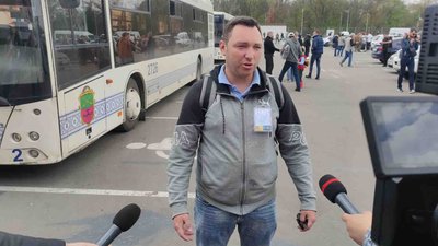 До Запоріжжя прибувають мешканці Маріуполя на власному транспорті До Запоріжжя прибувають мешканці Маріуполя на власному транспорті