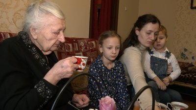 "Не можу сидіти, знаходжу що робити" — лучанка, яка відсвяткувала столітній ювілей "Не можу сидіти, знаходжу що робити" — лучанка, яка відсвяткувала столітній ювілей