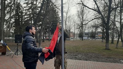Вшанували українських добровольців. У Богодухові підняли червоно-чорний прапор Вшанували українських добровольців. У Богодухові підняли червоно-чорний прапор