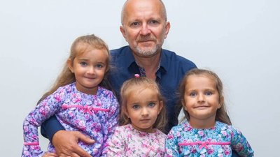 У Житомирі покажуть фотовиставку зі світлинами батьків і дітей загиблих героїв У Житомирі покажуть фотовиставку зі світлинами батьків і дітей загиблих героїв