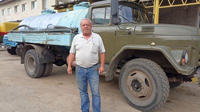 Сергій Железняков два тижні возив воду жителям Нікополя Сергій Железняков два тижні возив воду жителям Нікополя