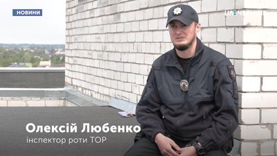 У Чернігові патрульні врятували хлопця, який хотів стрибнути з 10-поверхівки У Чернігові патрульні врятували хлопця, який хотів стрибнути з 10-поверхівки