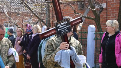 Після обстрілу військової частини у Миколаєві: на Одещині поховали 21-річного бійця Після обстрілу військової частини у Миколаєві: на Одещині поховали 21-річного бійця