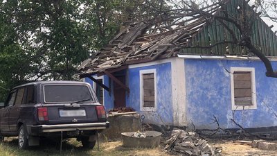 Жителі села на Миколаївщині відновлюють будинки, пошкоджені збитими російськими ракетами