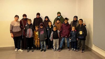 В Україну із закритого табору в Сирії повернулися три жінки та одинадцятеро дітей