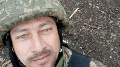 "Він захищав наш сон": У Сумах попрощалися із військовим Романом Лисенком "Він захищав наш сон": У Сумах попрощалися із військовим Романом Лисенком