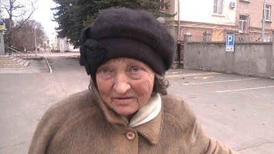 Гостинці військовим та місцевим: волонтери привезли новорічні подарунки до Бахмута Гостинці військовим та місцевим: волонтери привезли новорічні подарунки до Бахмута