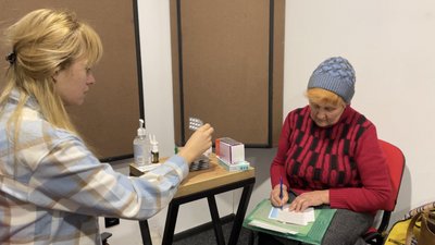 Закінчила університет і пішла волонтерити: одеська лікарка консультує пацієнтів у Харкові Закінчила університет і пішла волонтерити: одеська лікарка консультує пацієнтів у Харкові