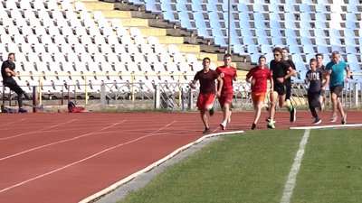 Бігають і плавають: як відбувається творчий конкурс для фізкультурників Бігають і плавають: як відбувається творчий конкурс для фізкультурників