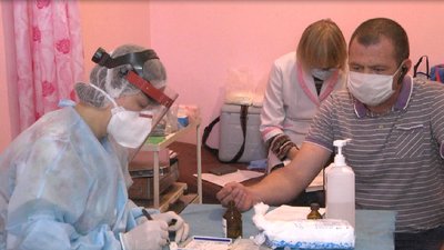 Водіїв громадського транспорту і таксистів у Тернополі протестували на коронавірус Водіїв громадського транспорту і таксистів у Тернополі протестували на коронавірус