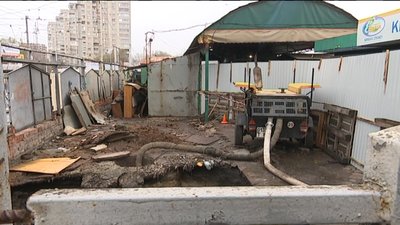 "Треба було створити комісію". Підвал будинку у Сумах другий місяць затоплює каналізація