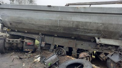 Біля Суботців на Кіровоградщині зіштовхнулись дві вантажівки. Водія деблокували рятувальники