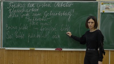 Полтавська вчительки Анастасія Чернорук веде урок Полтавська вчительки Анастасія Чернорук веде урок