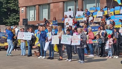 У Запоріжжі рідні військовополонених влаштували мітинг з вимогою обміну "всіх на всіх"