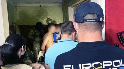Жителя Полтавщини підозрюють у зґвалтуванні хлопчика та створенні дитячої порнографії