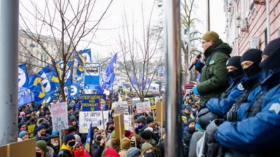 Порошенко прилетів в Україну і прибув до суду. Проти нього відкрита справа про держзраду. Що відомо Порошенко прилетів в Україну і прибув до суду. Проти нього відкрита справа про держзраду. Що відомо