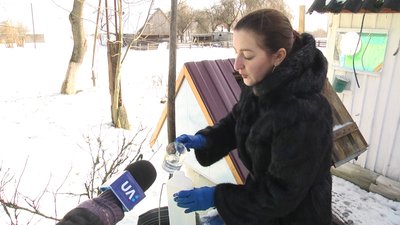 На Житомирщині в одній із криниць з'явилася гаряча вода – науковці взяли проби на аналіз На Житомирщині в одній із криниць з'явилася гаряча вода – науковці взяли проби на аналіз
