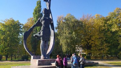 У Кропивницькому вимагали демонтувати пам'ятник "60 років комсомолу" У Кропивницькому вимагали демонтувати пам'ятник "60 років комсомолу"