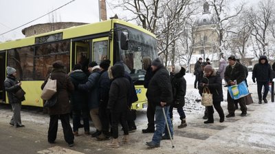 У Львові курсує "автобус турботи" для допомоги бездомним у холодний період