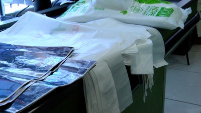 У Житомирі почала діяти заборона на безоплатні пластикові пакети У Житомирі почала діяти заборона на безоплатні пластикові пакети