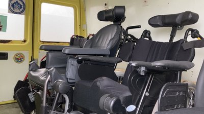 З психоневрологічного інтернату у Пісках-Радьківських вивезли 20 людей З психоневрологічного інтернату у Пісках-Радьківських вивезли 20 людей