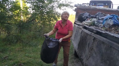 Активні волиняни за 3 години - вичистили 30 соток лісу