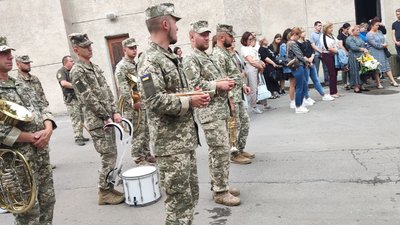 У Тернополі попрощалися з бійцем Володимиром Блажківим У Тернополі попрощалися з бійцем Володимиром Блажківим