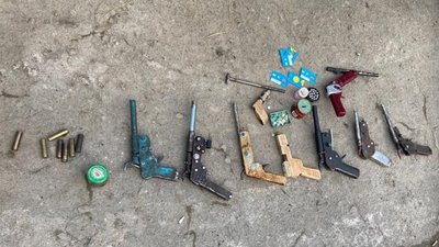 На Хмельниччині у пенсіонера з проросійськими поглядами знайшли арсенал саморобної зброї