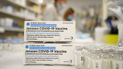 Вакцина Johnson&amp;Johnson може бути пов'язана з рідкісними випадками тромбозу — регулятор ЄС