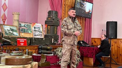 У Тернополі волонтери організували урок "Мінної безпеки" У Тернополі волонтери організували урок "Мінної безпеки"