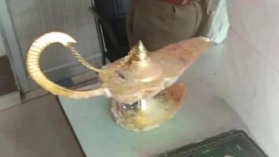В Індії чоловік за понад 40 тисяч доларів купив "лампу Алладіна", повіривши у її чари