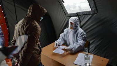 На пункті пропуску «Краковець – Корчова» рятувальники перевозять українців