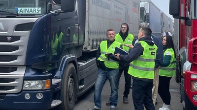 На Волині почали тестувати електронну чергу для вантажівок На Волині почали тестувати електронну чергу для вантажівок
