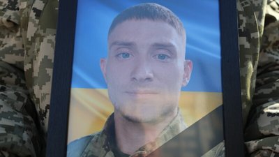 У Луцьку попрощалися з загиблими бійцями Тарасом Медведчуком та Євгенієм Філясом У Луцьку попрощалися з загиблими бійцями Тарасом Медведчуком та Євгенієм Філясом