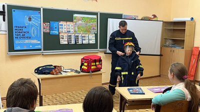 Як рятувальники Нікопольщини проводять заняття для дітей Як рятувальники Нікопольщини проводять заняття для дітей