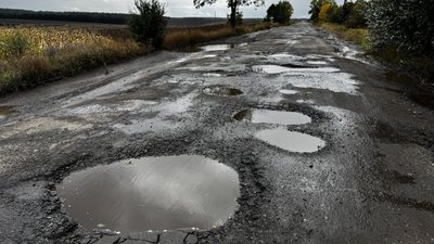 На Охтирщині жителі скаржаться на аварійний стан дороги