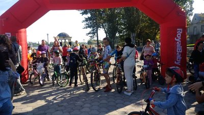 На Херсонщині відбувся третій етап дитячих велоперегонів "Таврійські велостарти" На Херсонщині відбувся третій етап дитячих велоперегонів "Таврійські велостарти"