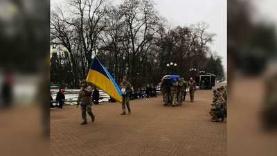 На Чернігівщині попрощалися з шістьма бійцями, які загинули при виконанні бойових завдань На Чернігівщині попрощалися з шістьма бійцями, які загинули при виконанні бойових завдань