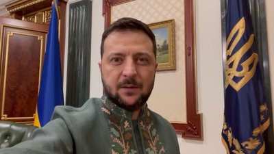 Мілітарі-вишиванку Зеленського продали на аукціоні у США за 100 тисяч доларів