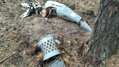 Поліцейські Житомирщини документують черговий воєнний злочин Росії – знайшли залишки ракети