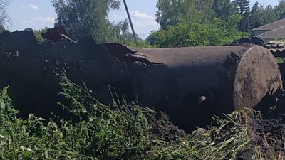 Російські військові обстріляли 5 громад на Сумщині: пошкоджені будинки, водонапірна башта, вирує пожежа