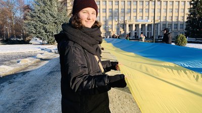 До Дня Соборності України в Ужгороді розгорнули 100-метровий державний прапор До Дня Соборності України в Ужгороді розгорнули 100-метровий державний прапор
