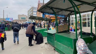 У Рівному з проїжджої частини переносять частину ярмарку. Що про це відомо У Рівному з проїжджої частини переносять частину ярмарку. Що про це відомо