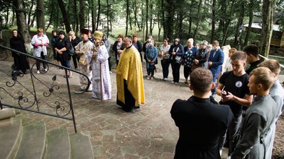 Родичі загиблих героїв Тернопільщини прибули на реколекцію до Зарваниці