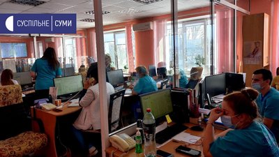 "Кожного разу – нова ситуація". Як працює диспетчерська служба швидкої допомоги в Сумах "Кожного разу – нова ситуація". Як працює диспетчерська служба швидкої допомоги в Сумах