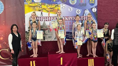 Сумські спортсменки здобули медалі Всеукраїнського турніру зі спортивної акробатики Сумські спортсменки здобули медалі Всеукраїнського турніру зі спортивної акробатики