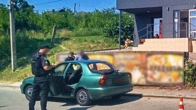У Городку чоловік напав на поліцейського, Хмельниччина